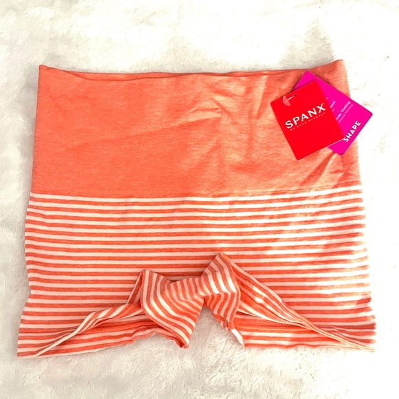 3 / $30 ⚡️SPANX Everyday Shaping Boyshort - Picture 1 of 3